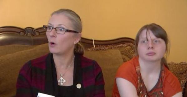 Mom Is Nervous As Deaf Daughter Orders Chick-fil-a Using Sign Language 