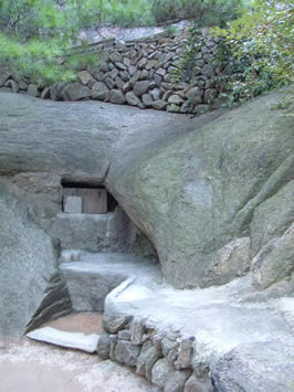 Architecturally Modified Mountainside for Shamanic Rituals – Inwangsan