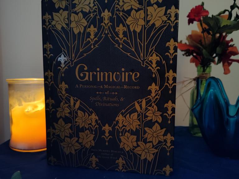 Grimoire: A Personal―& Magical―Record of Spells, Rituals, & Divinations