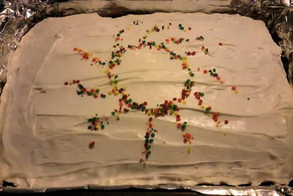 An offering cake decorated with a sun symbol / Morgan Daimler