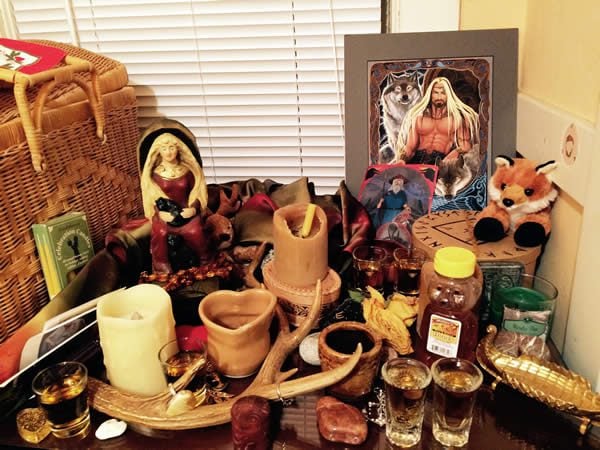 an altar with both ceremonial representations of the vanic gods and offerings made too them