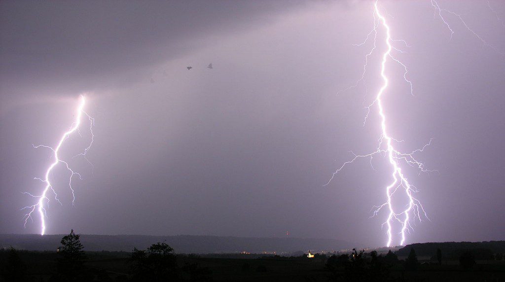 a photograph of two simultaneous lightning strikes