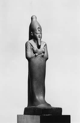 a statue of Osiris with his arms crossed