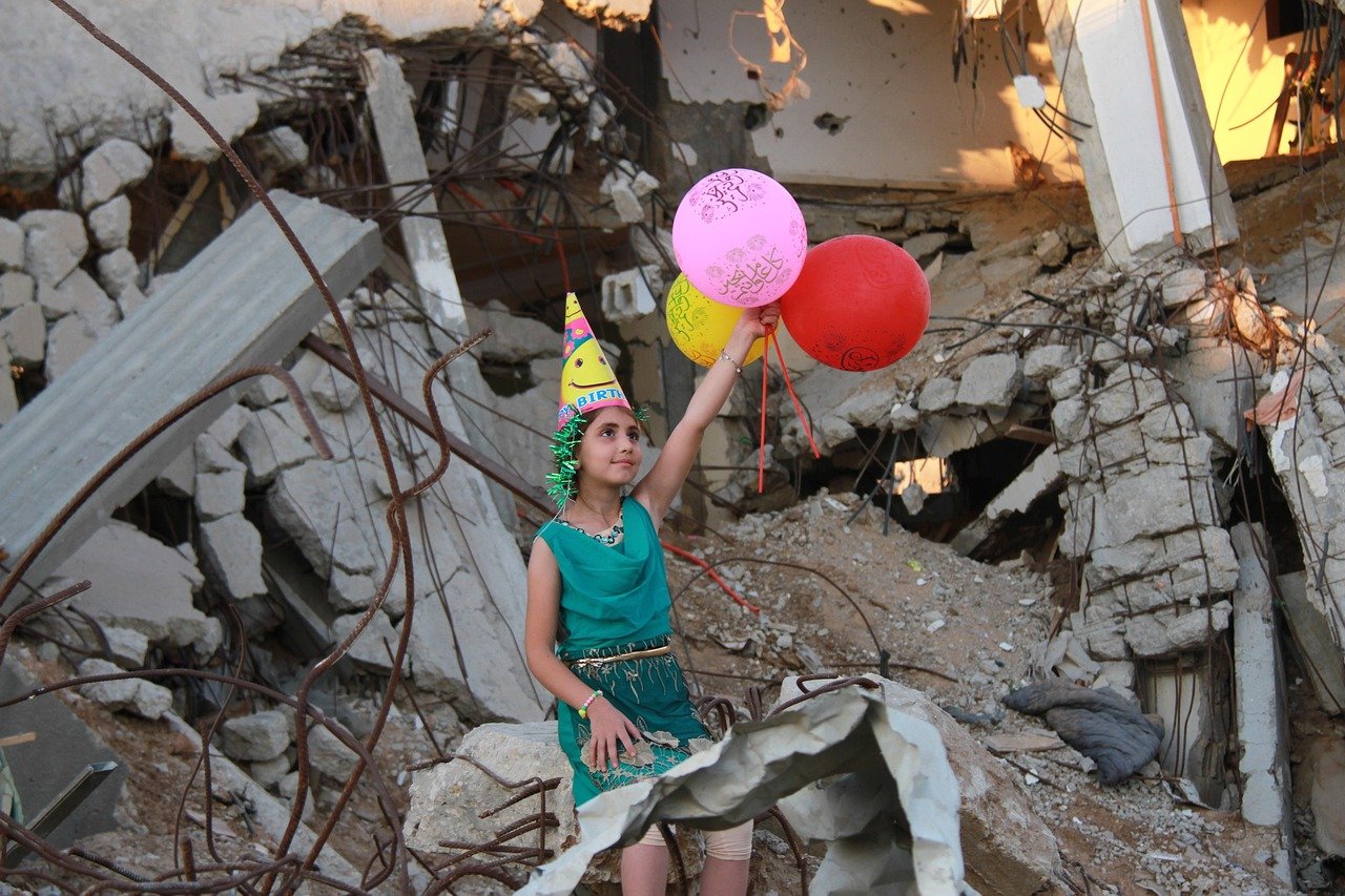 Gaza girl balloons