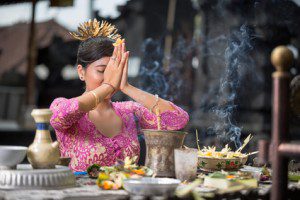 Temple prayer in Bali – complex ritual can improve self-control