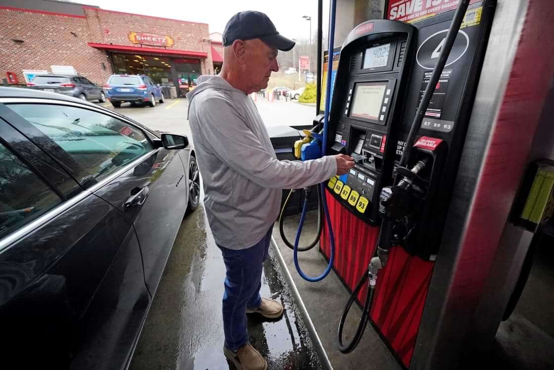 Gas Station Chain Drops Prices For Thanksgiving | Jim Denison