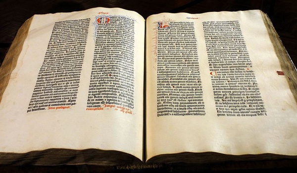 Picture of Gutenberg Bible (Pelplin copy), vol. 1 by Kpalion on Wikipedia (CC4.0)