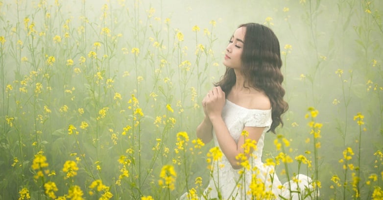 How to Pray a One-Word Prayer. Fog, woman praying, meadow of yellow flowers