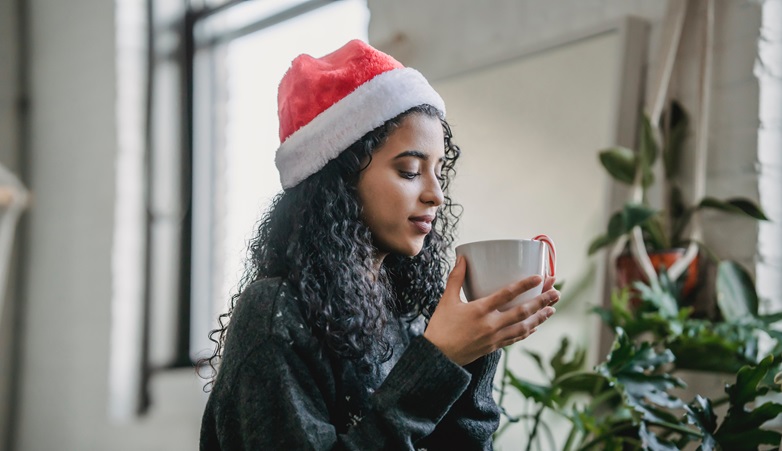 https://www.pexels.com/photo/young-woman-in-christmas-hat-with-cup-of-coffee-6113399/