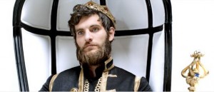 Jed King, costumed like a modern-day King Solomon, is dissatisfied with his life of sin