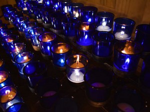 VOTIVE CANDLES By Tiger Craven (Own work) [CC BY-SA 4.0 (http://creativecommons.org/licenses/by-sa/4.0)], via Wikimedia Commons