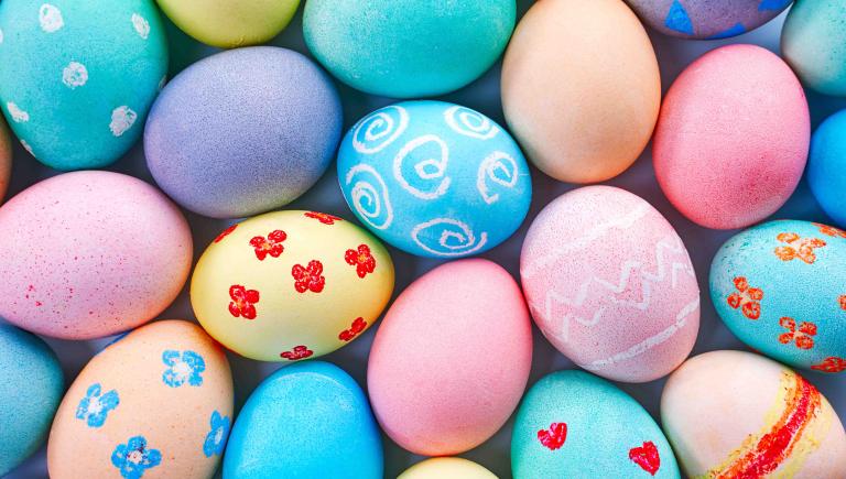 Decorate Your Easter Eggs With Crayons - The Make Your Own Zone