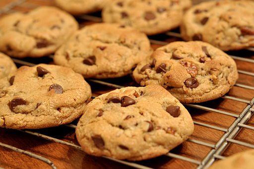 512px-Chocolate_Chip_Cookies_-_kimberlykv
