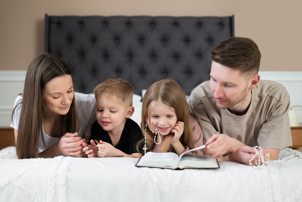 https://www.freepik.com/free-photo/medium-shot-happy-christian-families_25810995.htm#fromView=search&page=1&position=1&uuid=df9b91f9-67c3-4307-8f75-d1c3d6456dec&query=Family+together+praying