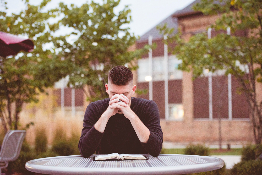 https://www.freepik.com/free-photo/shallow-focus-shot-male-praying-with-open-bible_17248025.htm#fromView=search&page=1&position=30&uuid=2894f564-69f6-452f-affd-619afd11dd0f&query=knowing+God