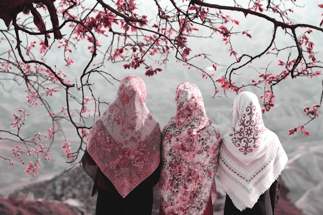 https://unsplash.com/photos/three-woman-standing-near-tree-_X2UAmIcpko?utm_content=creditShareLink&utm_medium=referral&utm_source=unsplash