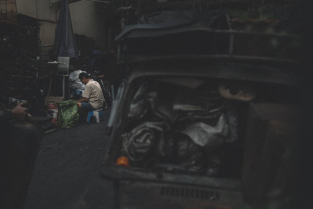 https://unsplash.com/photos/man-in-white-long-sleeve-shirt-and-green-pants-sitting-on-black-car-MgJluiaGz0c?utm_source=unsplash&utm_medium=referral&utm_content=creditShareLink