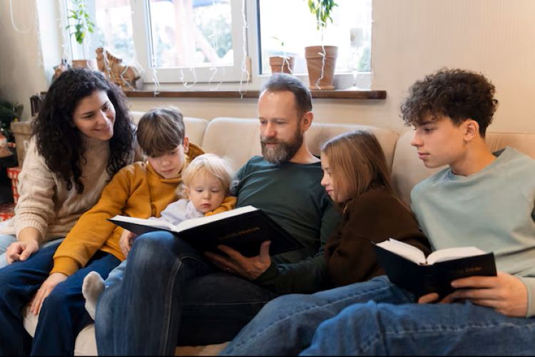 https://img.freepik.com/free-photo/christian-family-praying-together_23-2149290982.jpg?size=626&ext=jpg