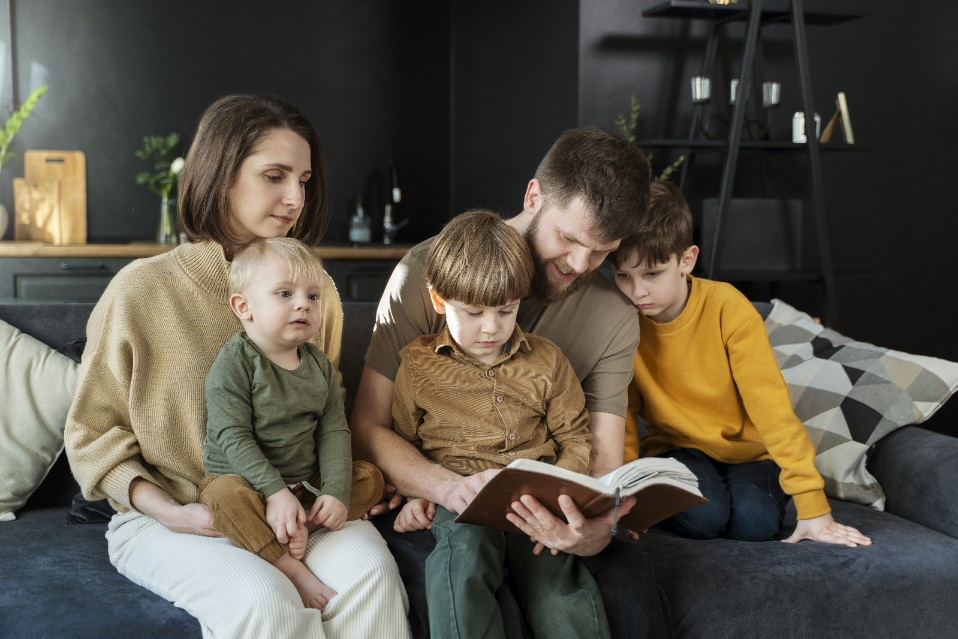 https://www.freepik.com/free-photo/medium-shot-christian-family-reading-bible_25185919.htm#fromView=search&page=1&position=3&uuid=fc0a210e-0579-46b0-a364-09ffecae81f7&query=Family+studying+and+praying+together