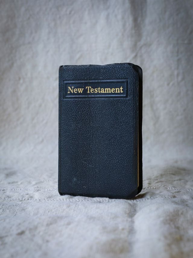 https://www.pexels.com/photo/new-testament-book-5421124/