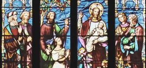 Stained glass of Jesus blessing the children.
