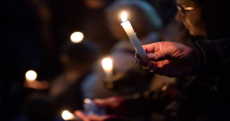 Candlelit vigil for victims of Pittsburgh synagogue shooting