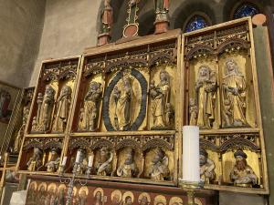 Women and babies in the central row of the medieval altarpiece of Trondenes Kirke.