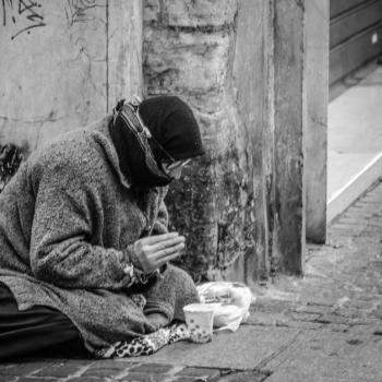 6 Things You Can Actually Do to Help a Homeless Person