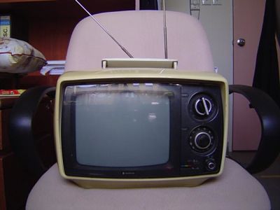 Early_portable_tv_opt