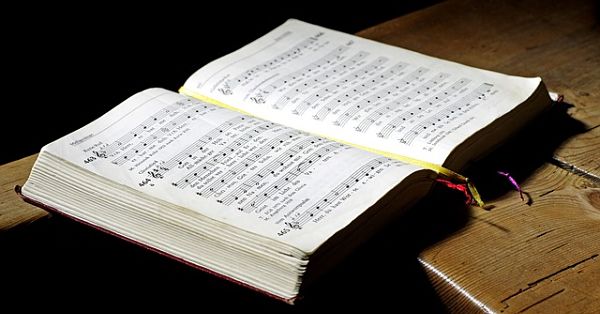 hymnal-468126_640_opt