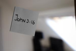 Post-it Note on mirror that says John 3:16