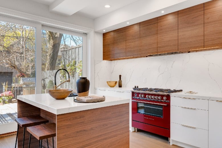 An image of a modern clean kitchen.