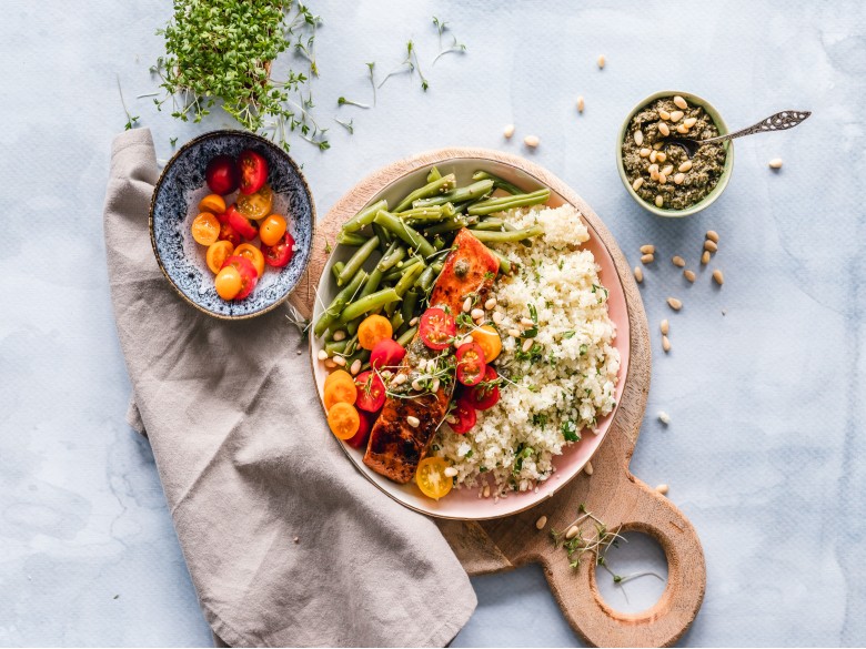 Quinoa Bowl with green beans and cherry tomatoes. 