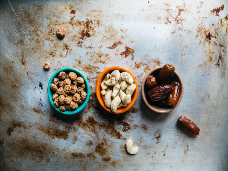 Intermittent fasting foods (cashews, dates, and raisins) in small bowls.
