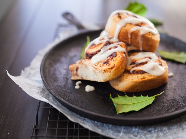 Fall recipes: cinnamon rolls on a plate.