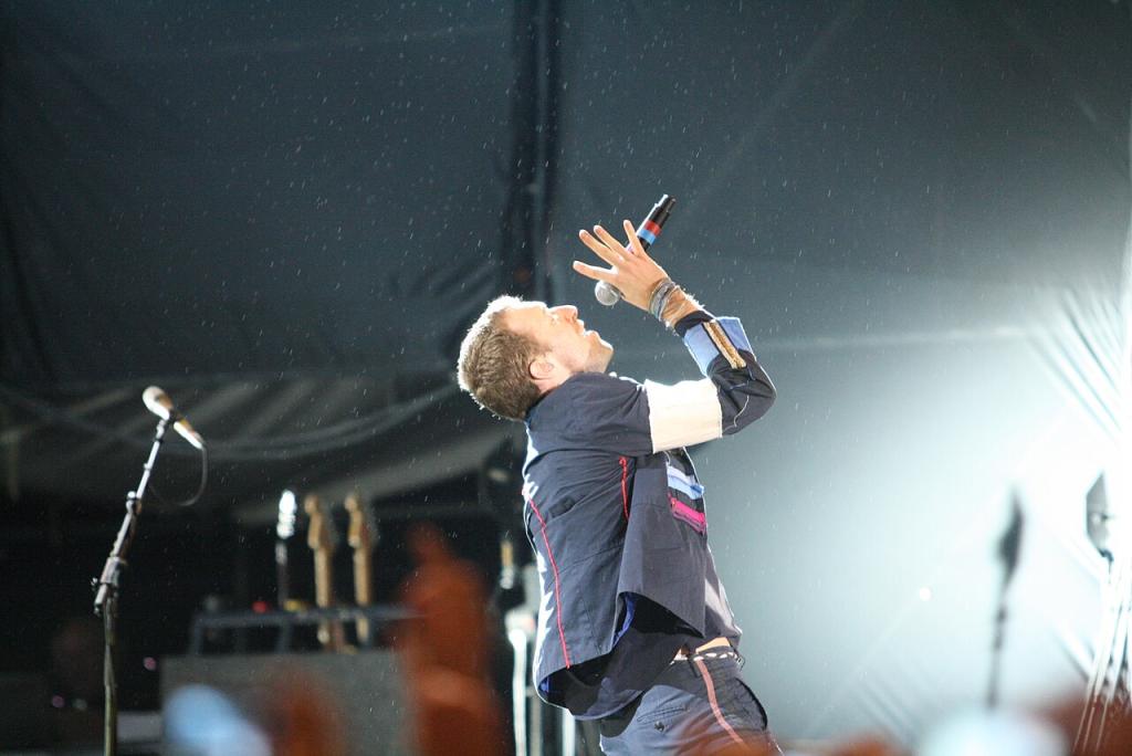 Chris Martin (from Coldplay) performing in Bogotá, Colombia. Foto: Carlos Mario Ríos.