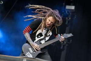 Head performing with Korn in 2016.