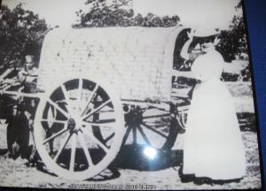 Dr Ida Scudder starting roadside clinic in India(Woman with a cart)