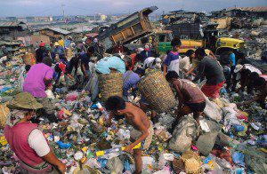 Wikimedia CC photo of Manila slum skdflksjflksjd