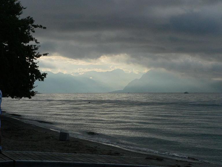 A cloudy day over Genfersee