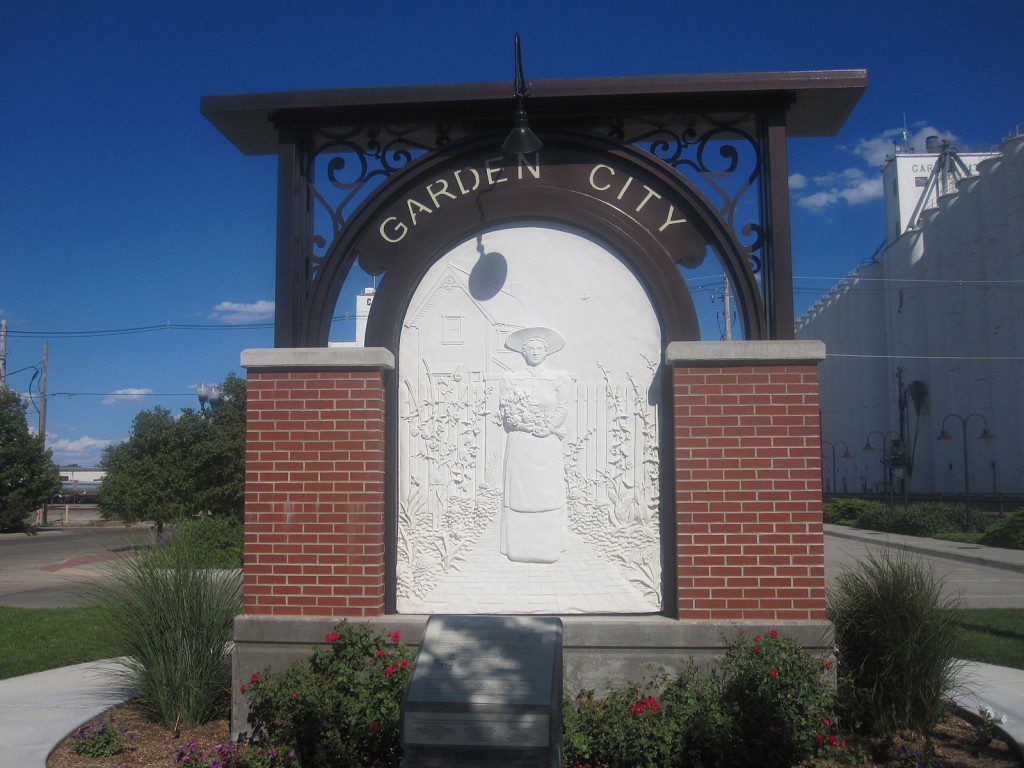 Garden City KS welcome sign