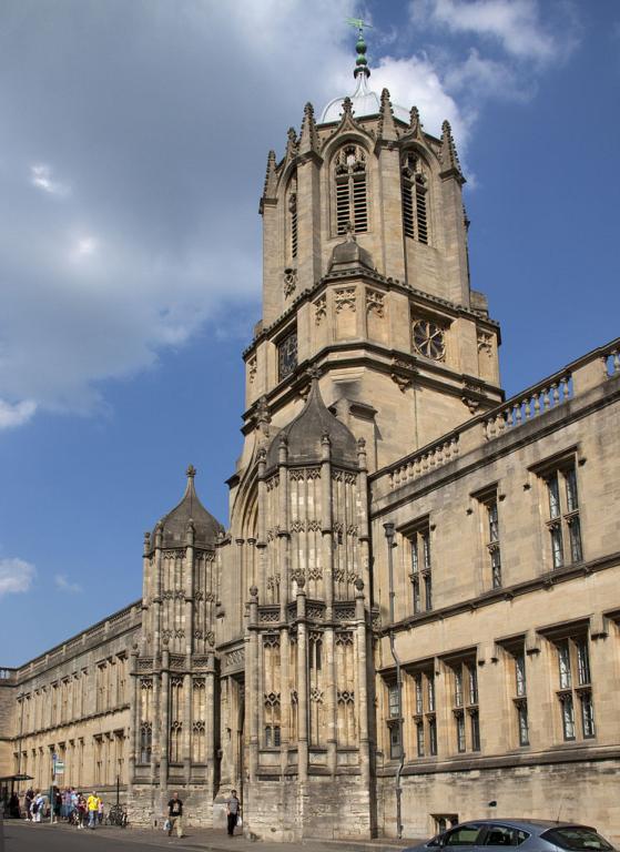 Башня тома. • Tom Tower in Oxford.