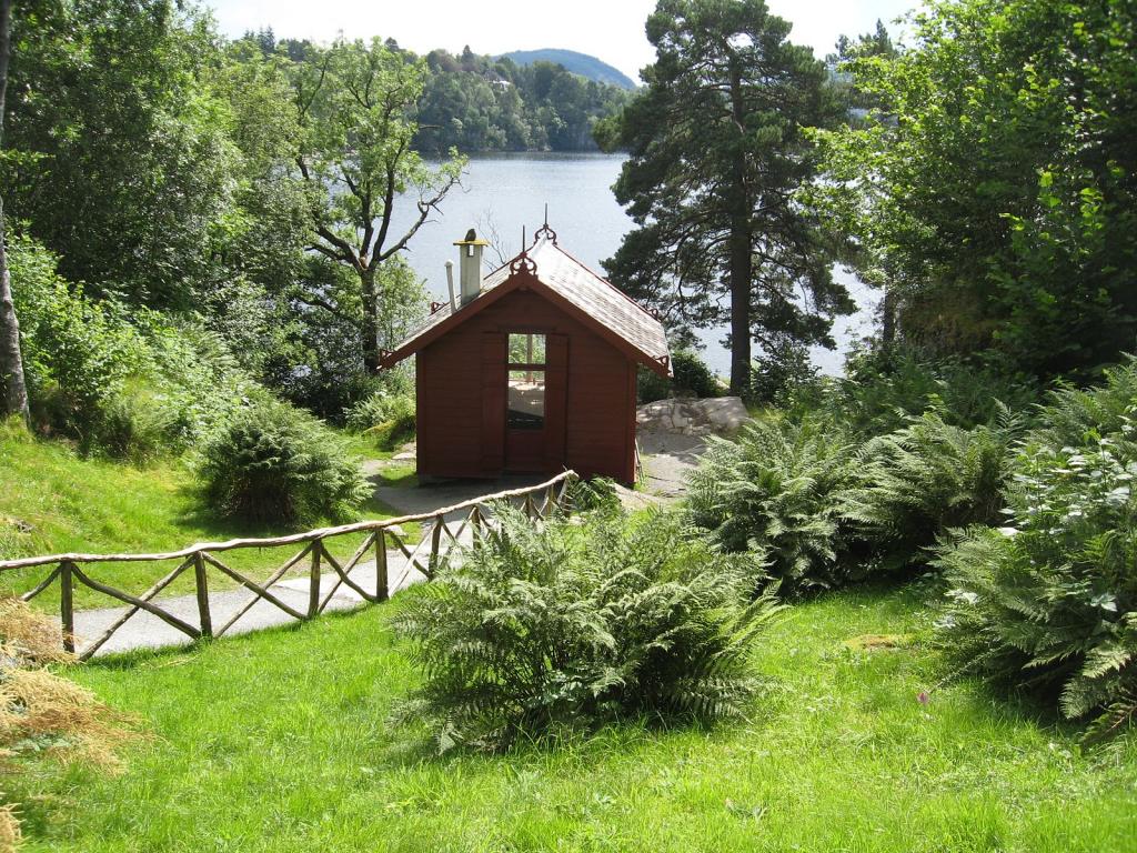 Troldhaugen hut