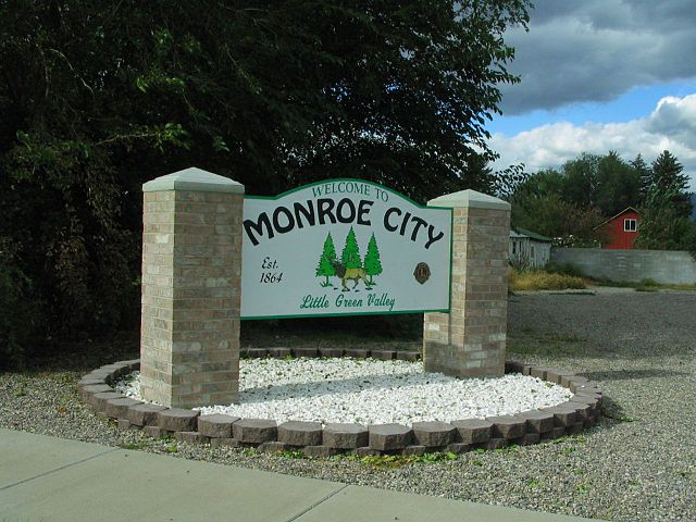 Monroe City sign