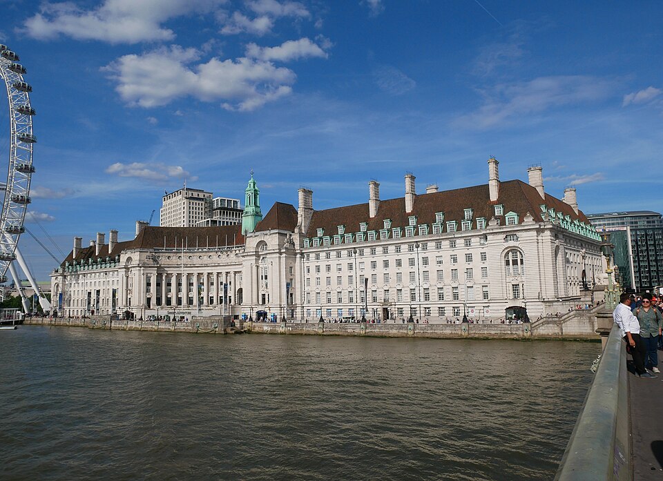 London's County Hall utwueh9uwgrujiwvni