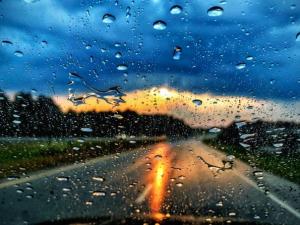 Raindrops on a car windshield 
