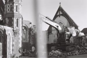 Здание, которое сносят.