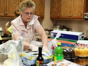Volunteer working in kitchen in Tennessee