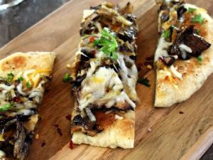  Mushroom and Onion Flatbread Pizza