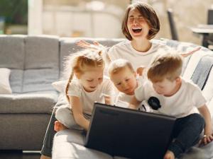 Three kids interrupt woman's quiet time